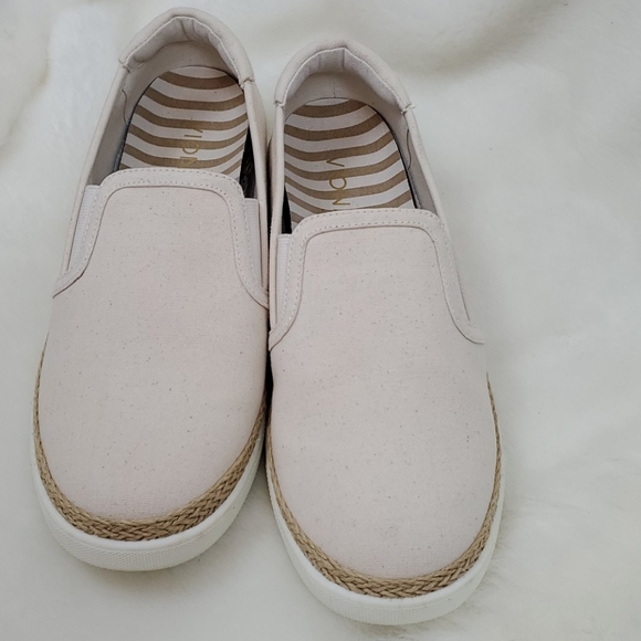 Vionic Shoes | Vionic Canvas Slip On Shoes Women Size 9 | Poshmark